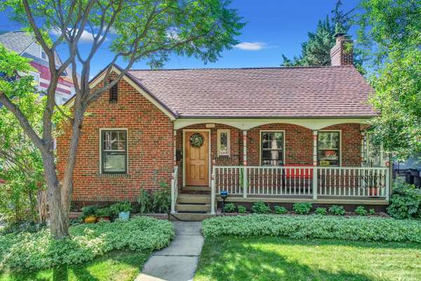Old Town Longmont Beauty with a new kitchen.