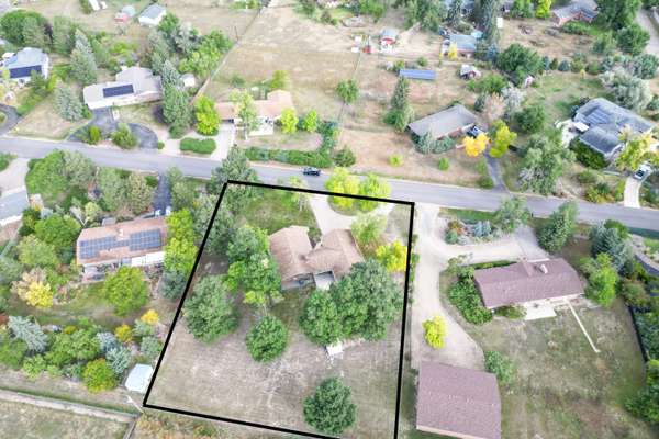 Charming Niwot home on large lot and no HOA