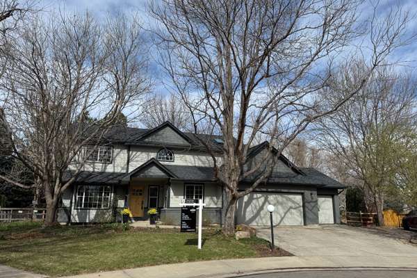 🏡 New Listing Alert in Niwot, CO! Discover this stunning 5-bed, 4-bath home with a chef's kitchen, spacious deck, and private yard. Enjoy high ceilings, a cozy fireplace, and more!