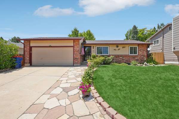 Perfectly Located Brick Ranch in Broomfield – No HOA!