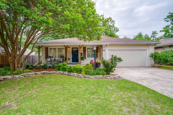 Charming Cottage in Ridgewood Park