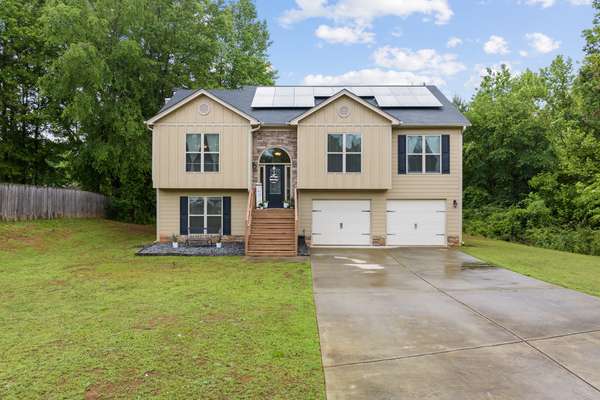 Full In-law Suite on Lower Level with Kitchen!