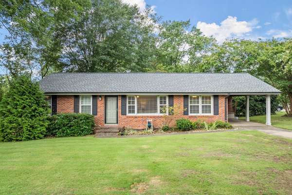 4-Sided Brick Ranch in Sought After North Winder Community!