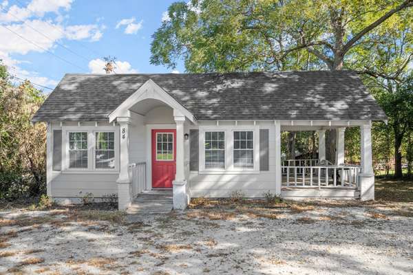 Remodeled Cottage Home in Downtown Commerce!