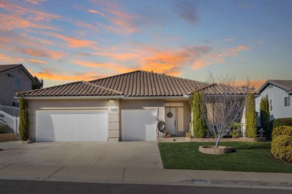 Spacious Single Story Stunner in Premier Community with Amenities