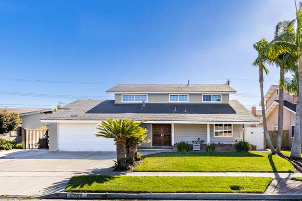 Expansive Party Ready Pool Home Just in Time for the Holidays