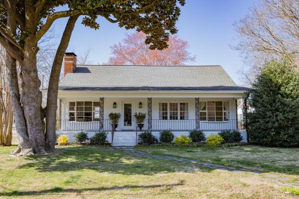 Cottage with Views of Carter's Creek!