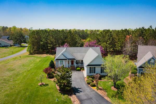 Move-In Ready Home in Hills Quarter!