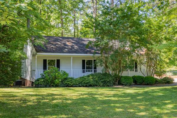 One Level Home with Great Curb Appeal and Community Amenities!
