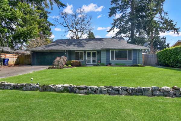 Your Dream Home Awaits: Stylish Rambler in Prime Location