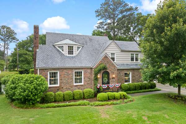Stunning Larchmont Colonial Cottage