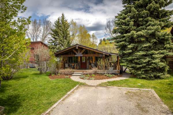 Charming Hoback River House