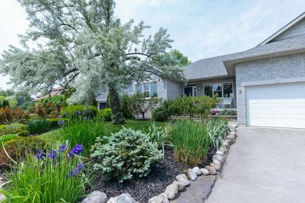 RENOVATED BUNGALOW in Winfield Shores - Lakefield