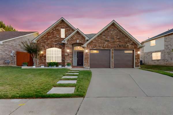 3 Bedrooms, 2 Bathrooms Home just right for You