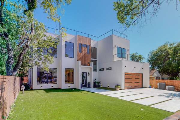 Discover Your Dream Home in Bluffview!