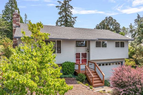 Stunning Split-Level Home in Gladstone: Updated, Spacious, and Perfect for Entertaining!