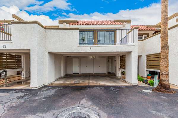 Charming Golf Course Townhome with Modern Upgrades and Seller Incentive – Your Dream Oasis Awaits!