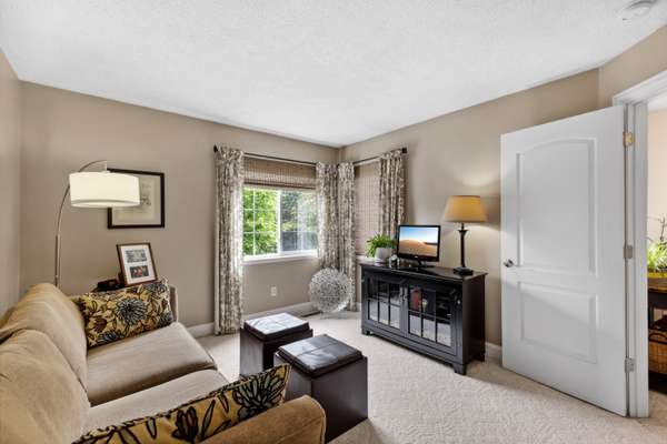 Stylish Townhome Living – 2BR Gem with Modern Updates & Prime Location!