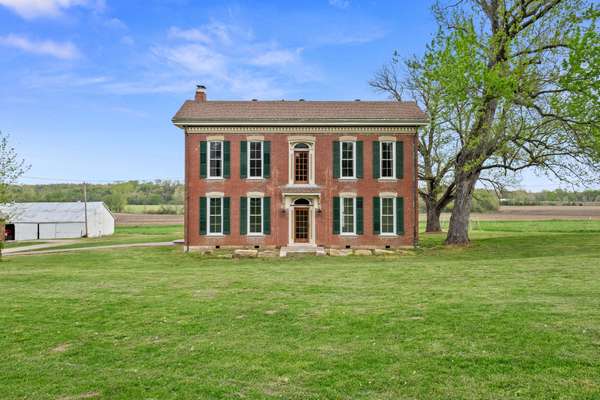 Unique Missouri farm with 200 years of history!