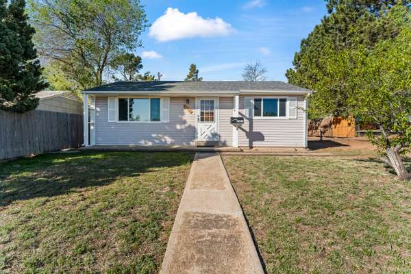 2 Bedroom | 1 Bathroom | Fenced in Back Yard