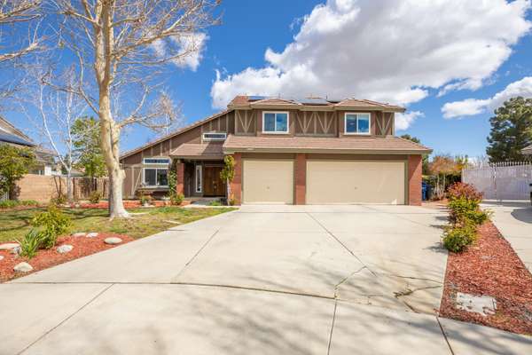 Meticulously Kept 2-Story West Palmdale Pool Home