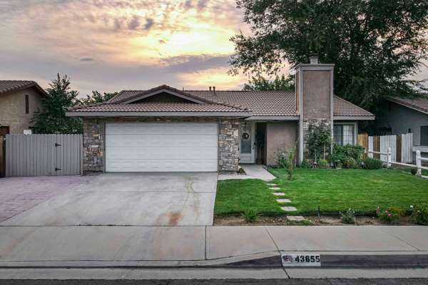 Charming Single Story Home in Lancaster