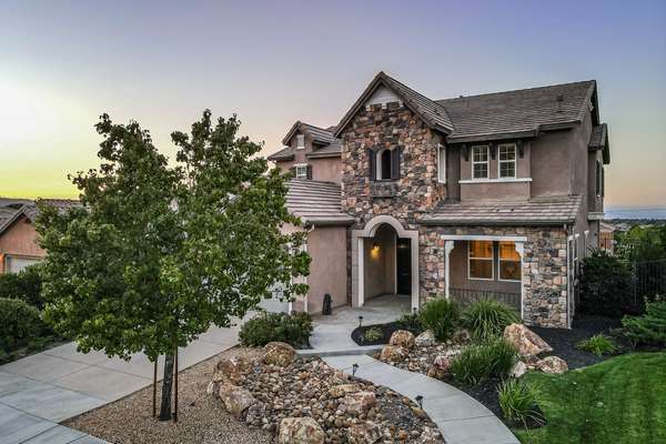 Elegant Upgraded 2-Story Home in Palmdale