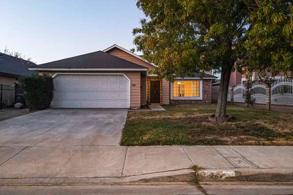 Upgraded Single Story in Palmdale