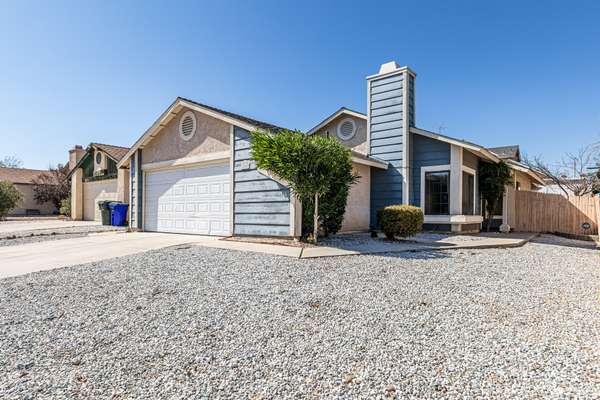 Single Story Home in Victorville