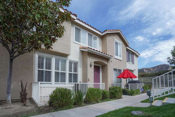 Beautiful Canyon Country Townhome