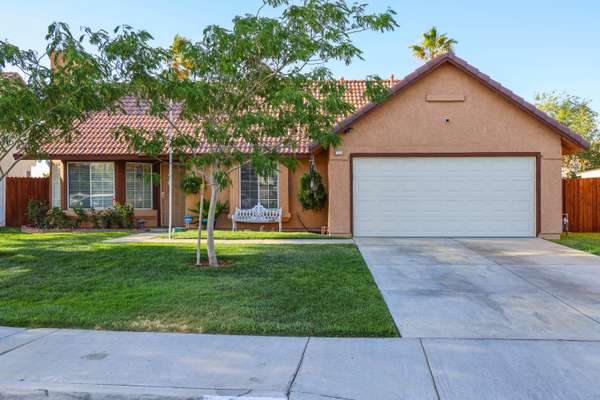 Cozy Single Story Home in Palmdale