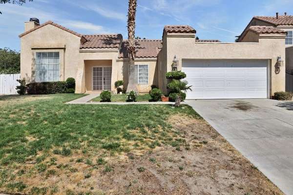 Desirable Single Story Home in Palmdale