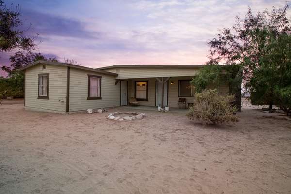 Single Story Horse Property in Wilsona Gardens