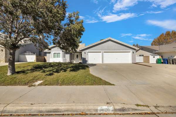 Fully Upgraded Single Story Home in Lancaster