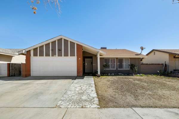 Cozy Single Story Home in Lancaster