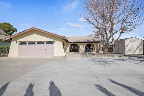 Private Ranch-style Quartz Hill Home