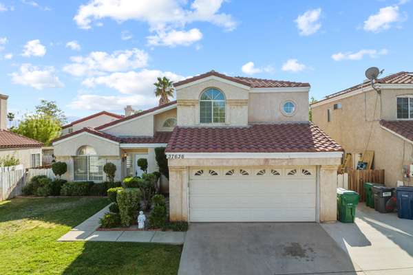 Beautiful Two-Story Home in Palmdale