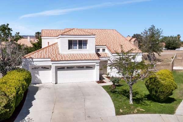 Fully Renovated 2-Story Palmdale Home