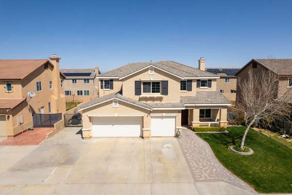 Stunning West Lancaster Home