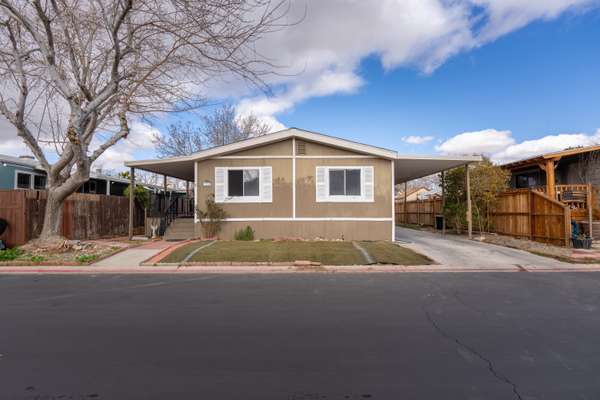 Charming & Newly Renovated Home in Palmdale!