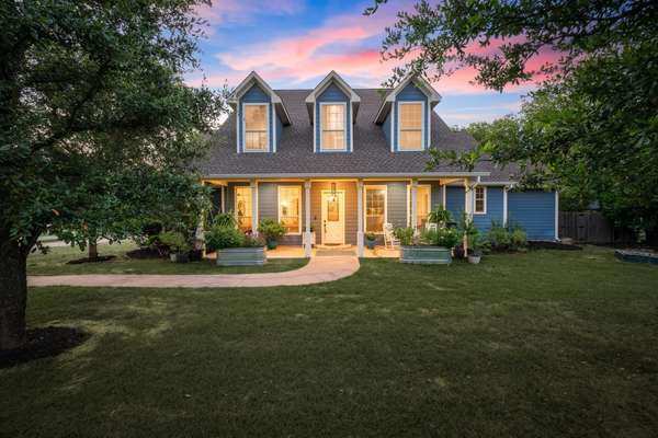 Charming Farmhouse on a 1-acre lot in the Meadow Acres of Argyle