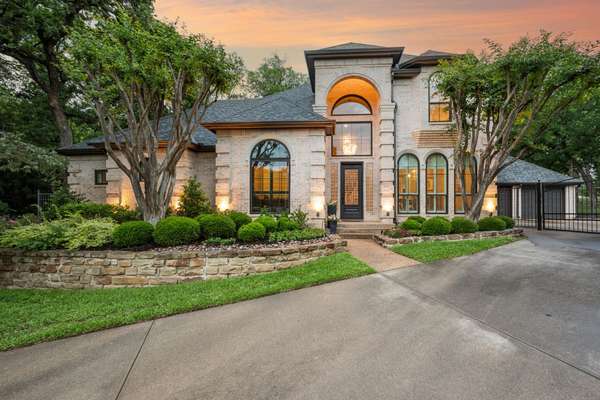 Elegant Southlake Retreat Nestled on a Tree-Lined Cul-de-Sac