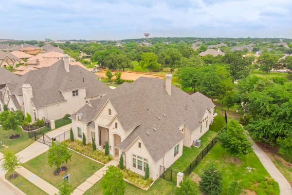 Winding Creek Single Story w Vanishing Edge Pool